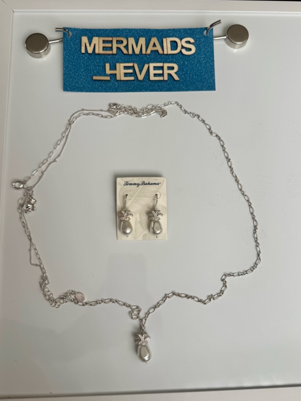 Tommy Bahama Silver Pearl Drop Pineapple Necklace & Earrings Set Drawstring Bag